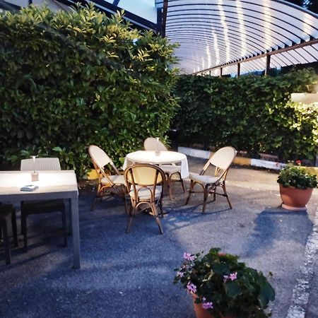 Hotel Motel Est Peschiera Borromeo Eksteriør billede