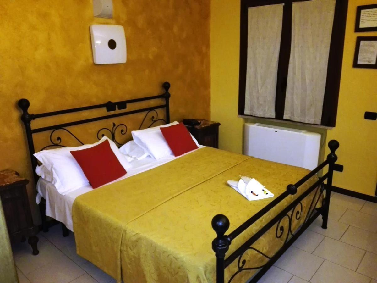 Hotel Motel Est Peschiera Borromeo Eksteriør billede