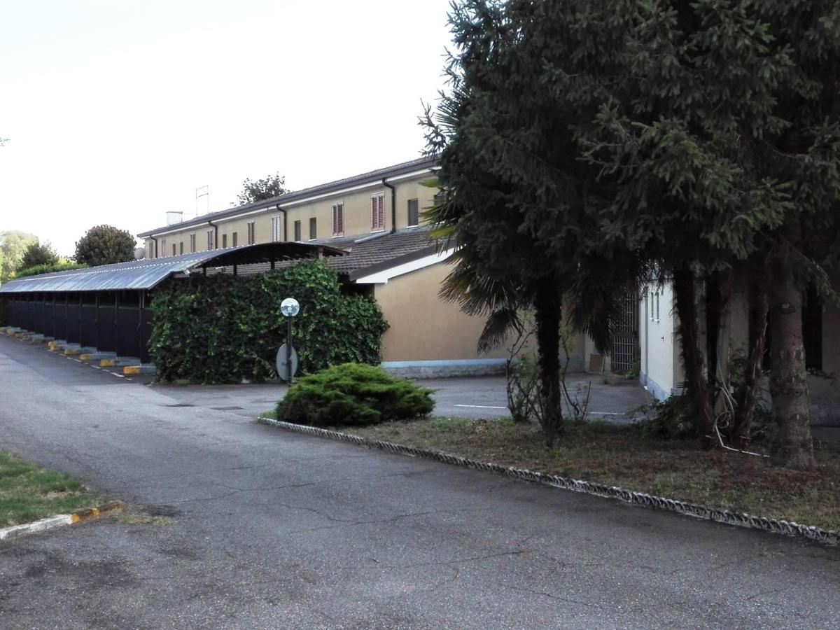 Hotel Motel Est Peschiera Borromeo Eksteriør billede