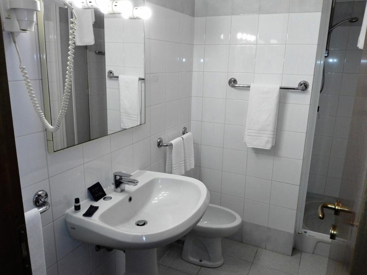 Hotel Motel Est Peschiera Borromeo Eksteriør billede