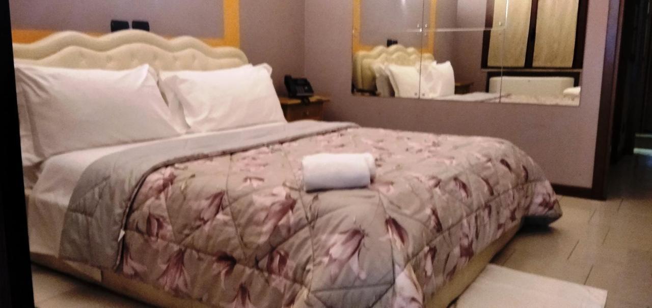 Hotel Motel Est Peschiera Borromeo Eksteriør billede