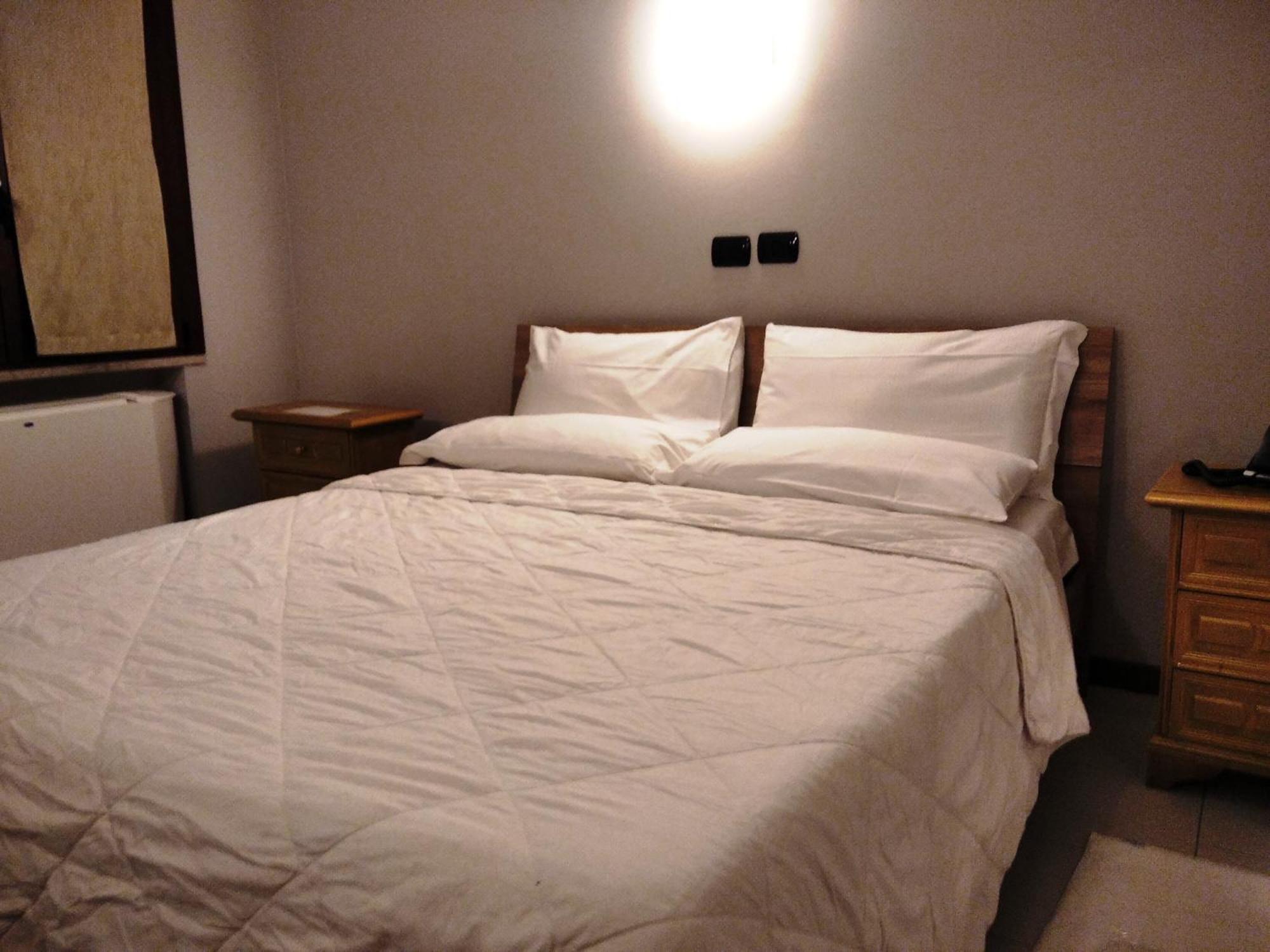 Hotel Motel Est Peschiera Borromeo Eksteriør billede