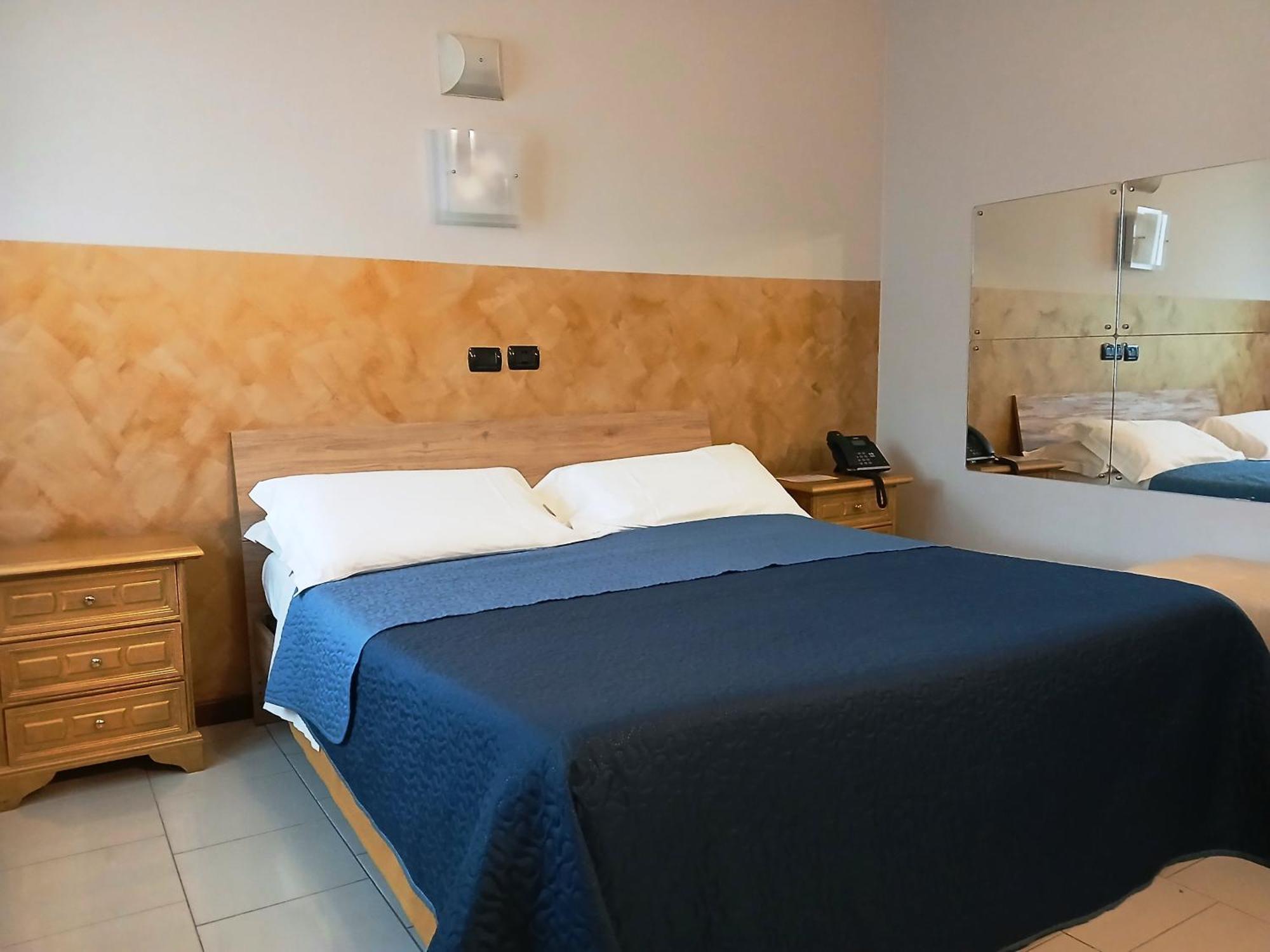 Hotel Motel Est Peschiera Borromeo Eksteriør billede